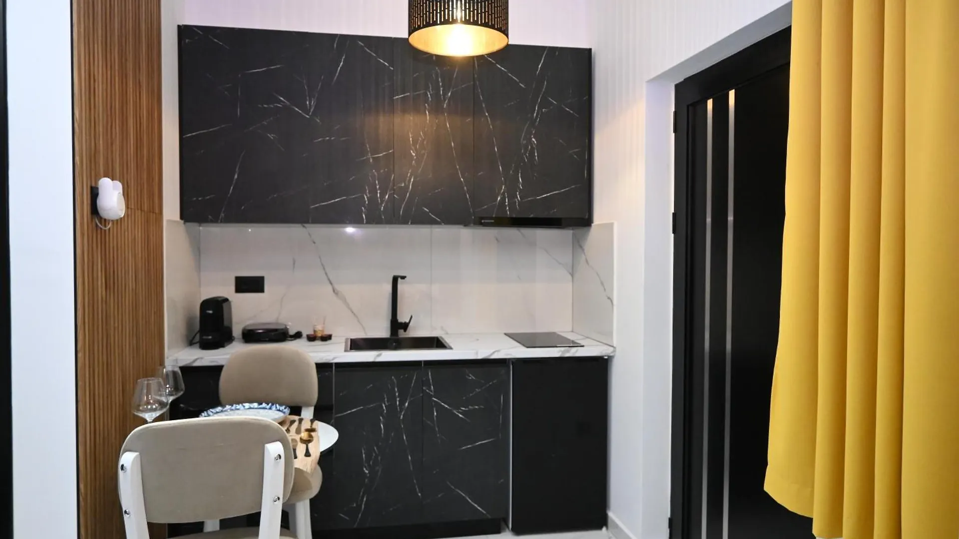 Vila La Familia Ksamil Apartment