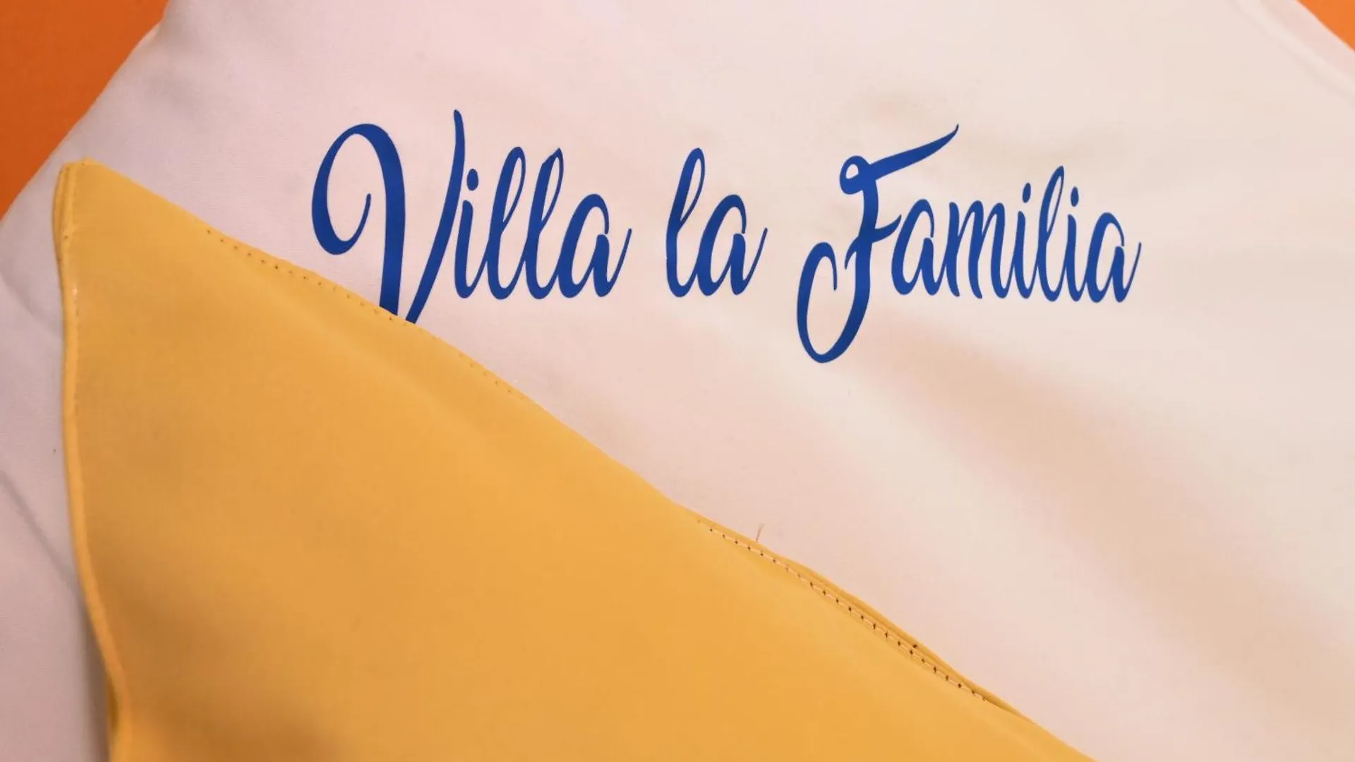 Vila La Familia Ksamil