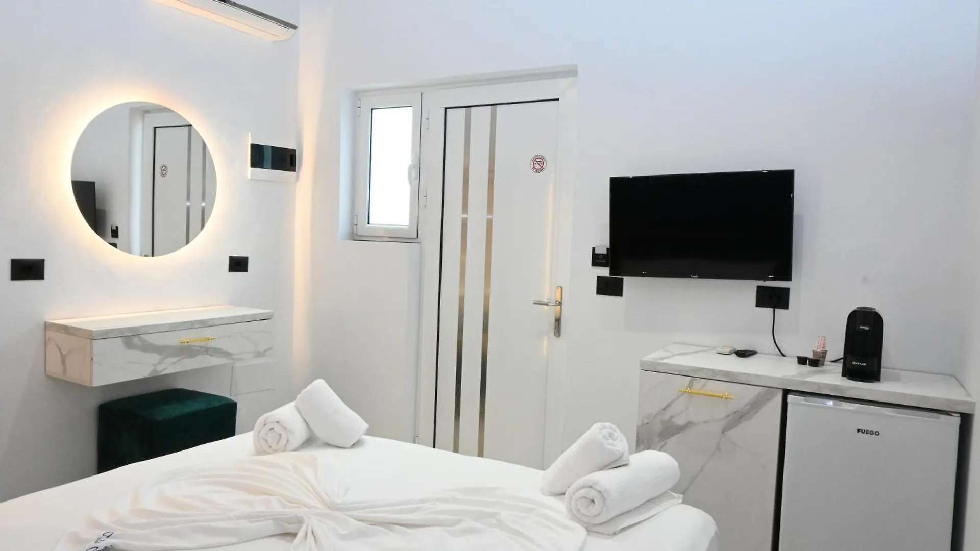 Vila La Familia Ksamil Apartment