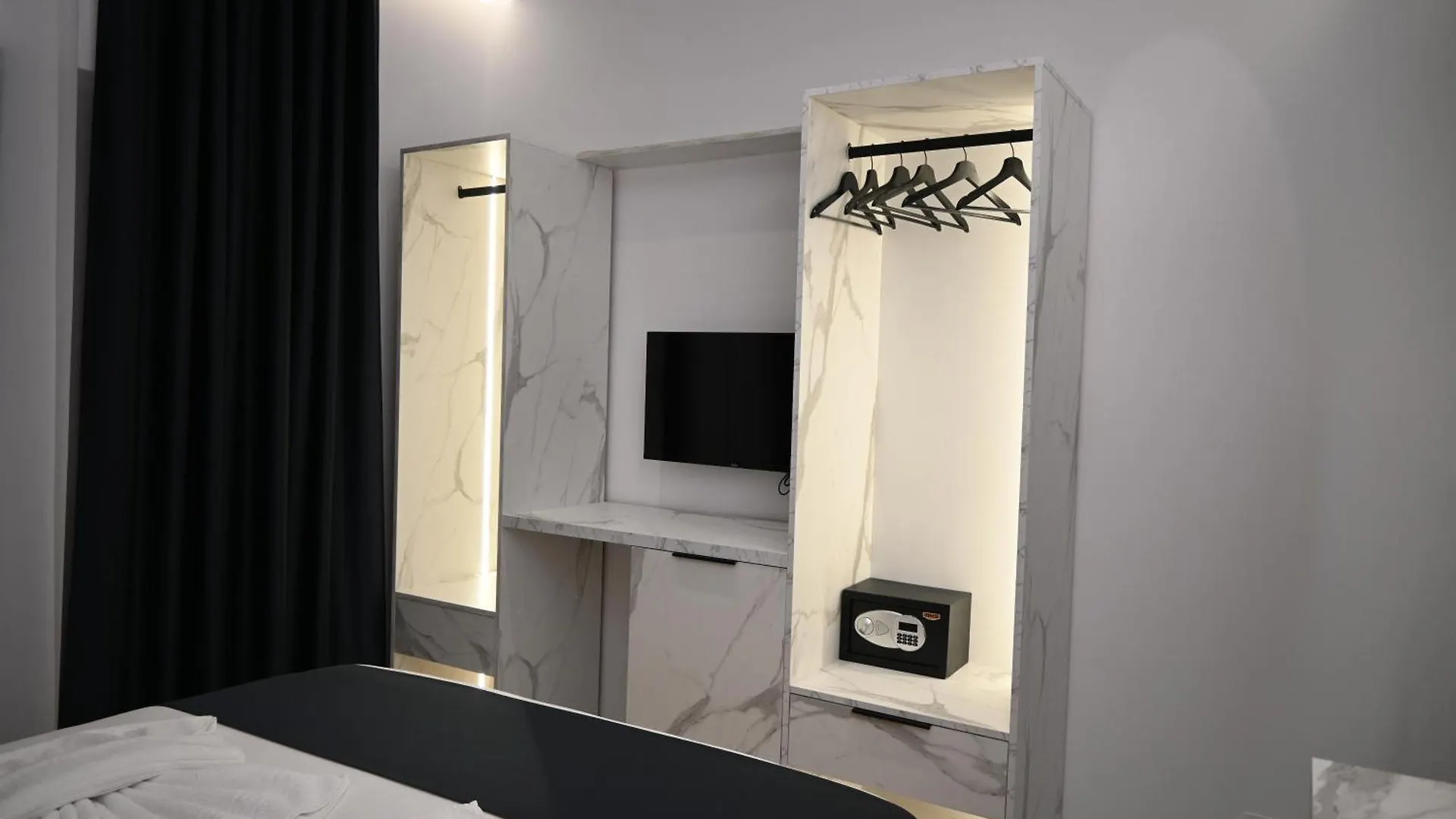 Vila La Familia Ksamil Apartment